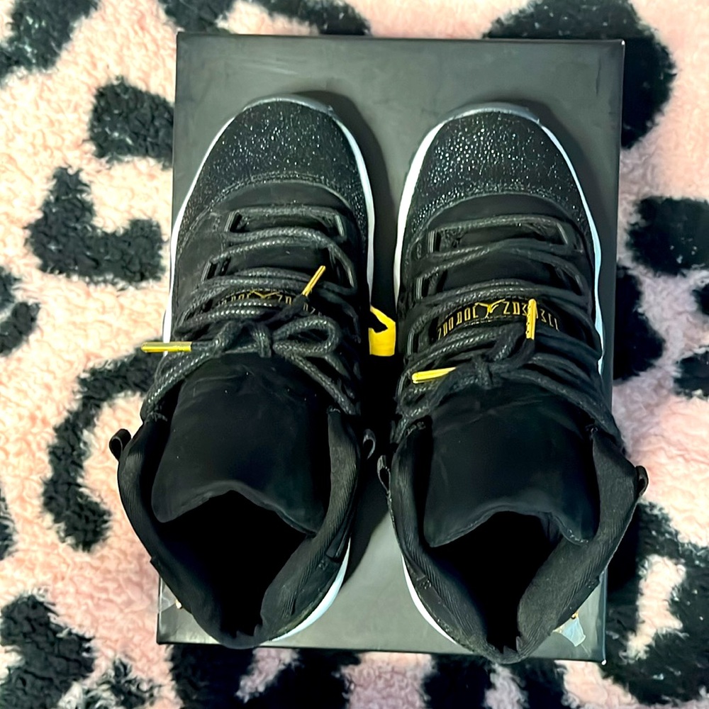 👑 Jordan 11 Retro “Heiress Black Stingray {GS}”